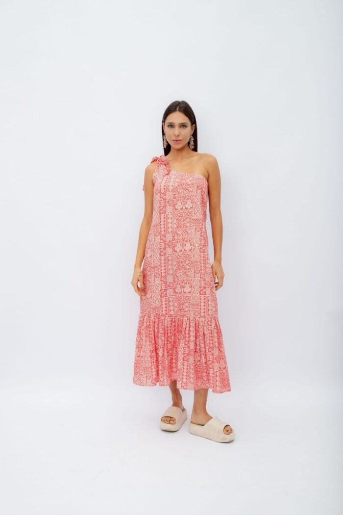 Vestido Um Ombro Dalila contém modelagem ampla, um ombro só com amarração e babado no barrado. O zíper invisível na lateral garante um ajuste perfeito!