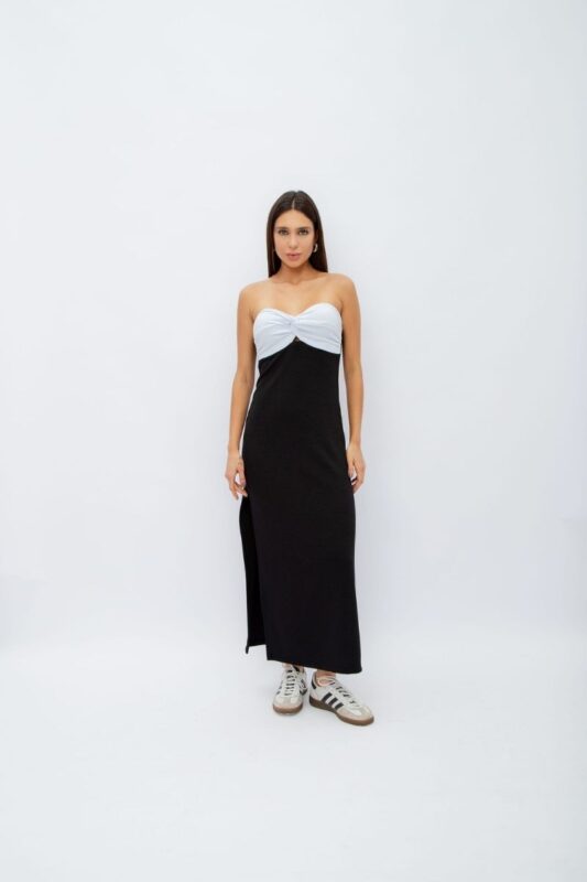 Vestido Nó Tomara Que Cai, confeccionado em malha com elastano, fendas laterais, detalhe de nó no bojo e elástico nas costas.