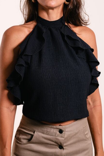 Blusa frente única, detalhes em babados na frente e  amarração nas costas.